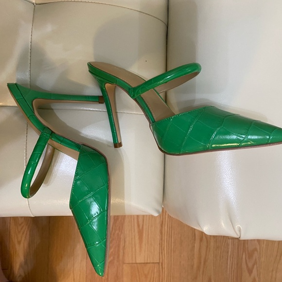 Michael Kors Green Mules - Picture 4 of 9